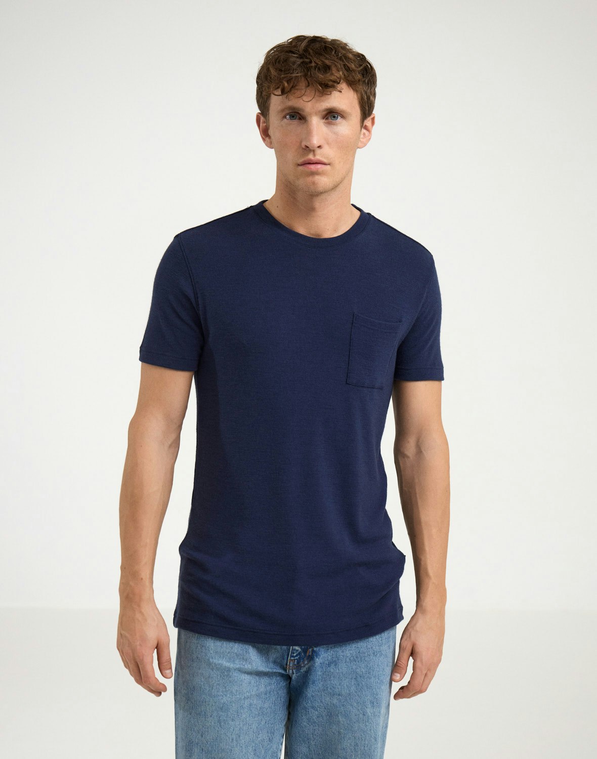 porównanie koszulki merino przed i po praniu pokazujące brak deformacji