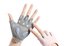Dopasowanie, materiał, grip – co decyduje o tym, że rękawice treningowe sprawdzą się na siłowni? ochrona dloni podczas treningu funkcjonalnego