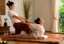 Masaż tajski od podstaw – co dzieje się na sali i jak wygląda cały zabieg ? stretching before thai massage