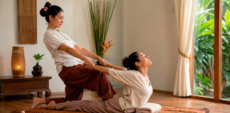 Masaż tajski od podstaw – co dzieje się na sali i jak wygląda cały zabieg ? stretching before thai massage