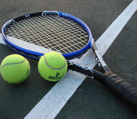 Tenis czy badminton po czterdziestce – technika, kondycja i stawy badmintonowy serwis kontrola ruchu nadgarstka