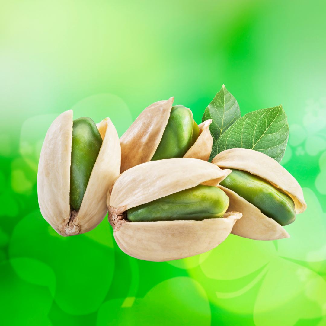 Rozsądna ilość przy redukcji Zbliżenie na pistacje w łupinach pokazujące ich naturalną wielkość